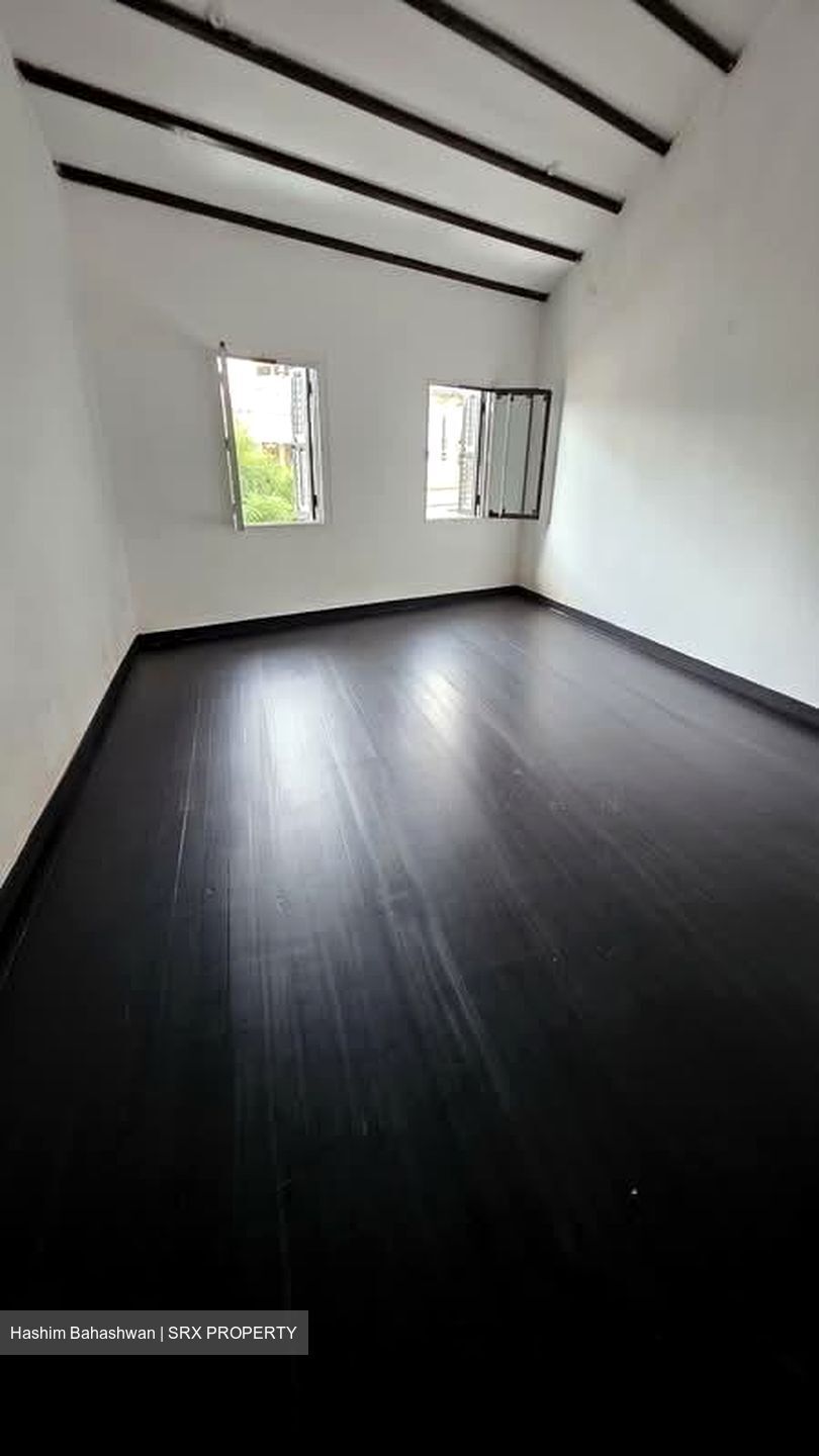 North Bridge Road (D7), Office #549582991
